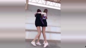 撕开美丽姐姐的丝袜,揭开美丽姐姐的秘密面纱