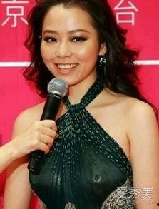 明星扎脐钉,扎脐钉演绎独特时尚态度