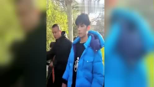 AV电影 青青草,春日野性绽放的青春诱惑